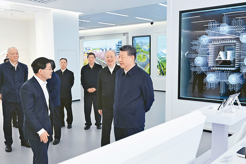 2026年2月9日至10日，中共中央总书记、国家主席、中央军委主席习近平在北京考察并看望慰问基层干部群众。这是9日上午，习近平在位于北京亦庄的国家信创园考察。 新华社记者 燕雁/摄